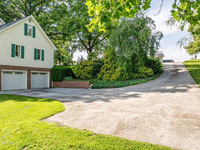 20010 Oakwood Drive