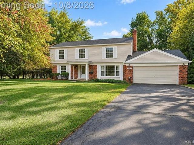 20011 Carriage Ln, Beverly Hills, MI 48025