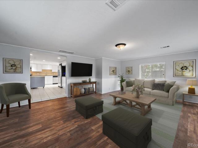 2001 W Wesley Avenue