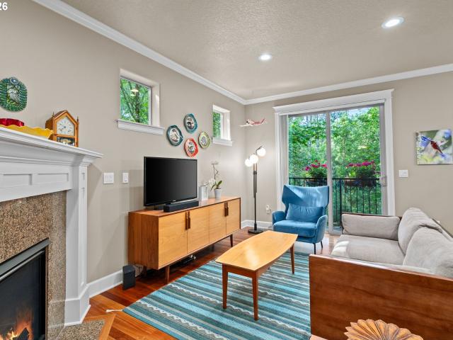 2003 nw village cir