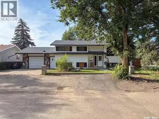 200 3Rd Street E, Ponteix, SK, S0N 1Z0 house for sale Listi.