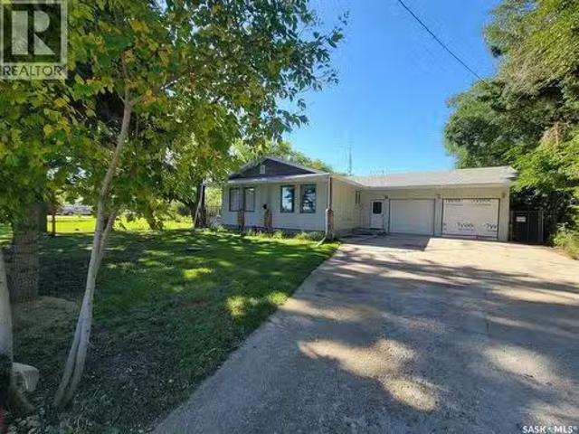 200 & 202 Saskatchewan Avenue, Tramping Lake, SK, S0K 4H0 ho.