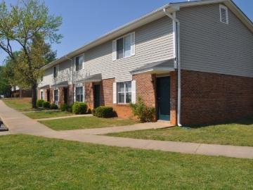 200 Ashe Drive, 4 beds, 1 full bath