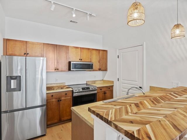 200 Bucksley Lane 105