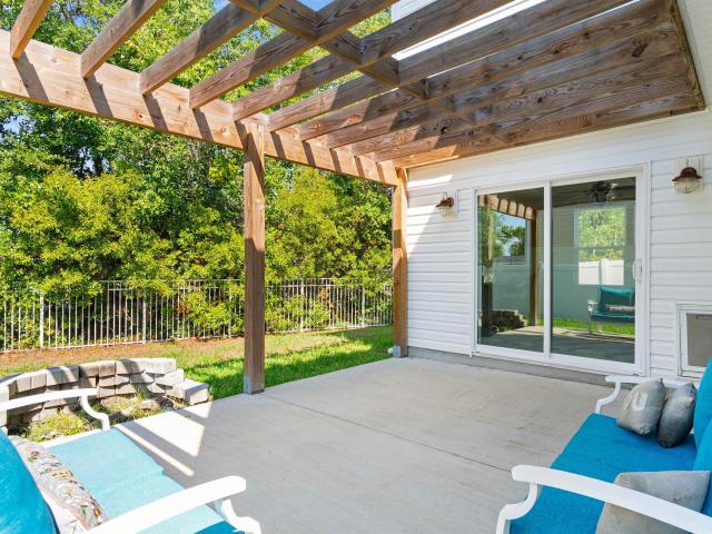 200 Davis Ct