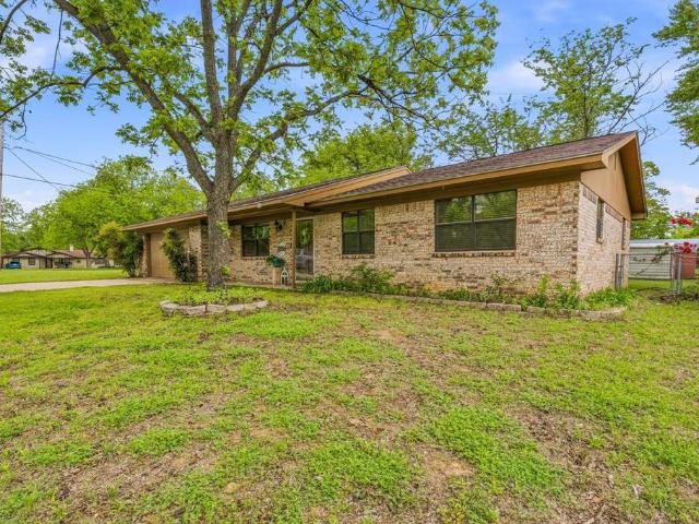 200 E Plum Ave, De Leon, TX 76444 | MLS #21241