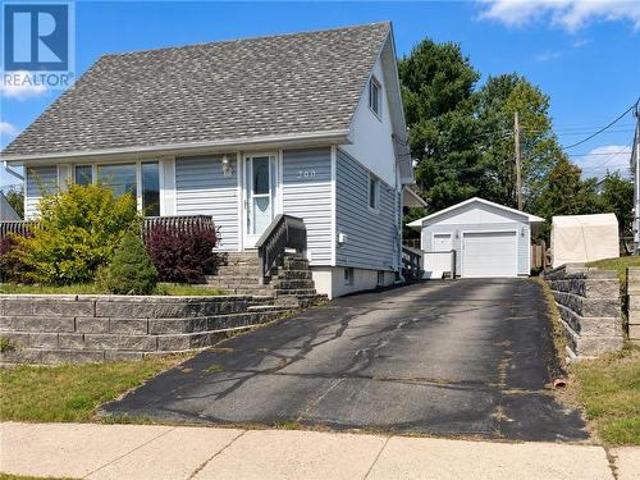 200 Hillside Drive South, Elliot Lake, ON, P3A 1N5 house for sale | Listing ID 2130 | Royal LePage