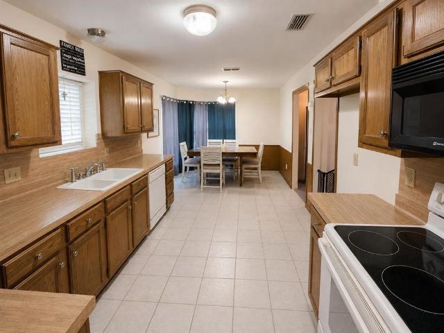 200 Lakewood Drive
