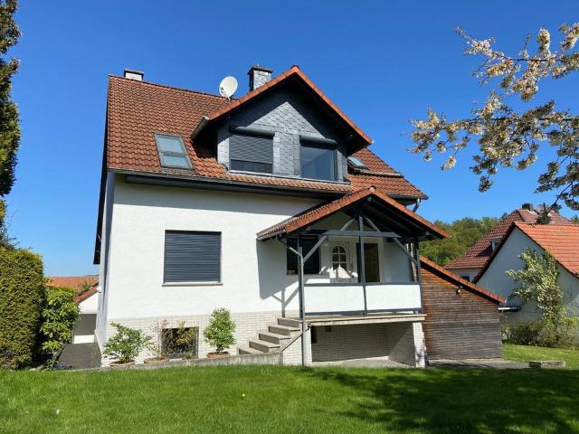 200 m2 2 Wohnungen | Garten & Doppelgarage | Panoramablick