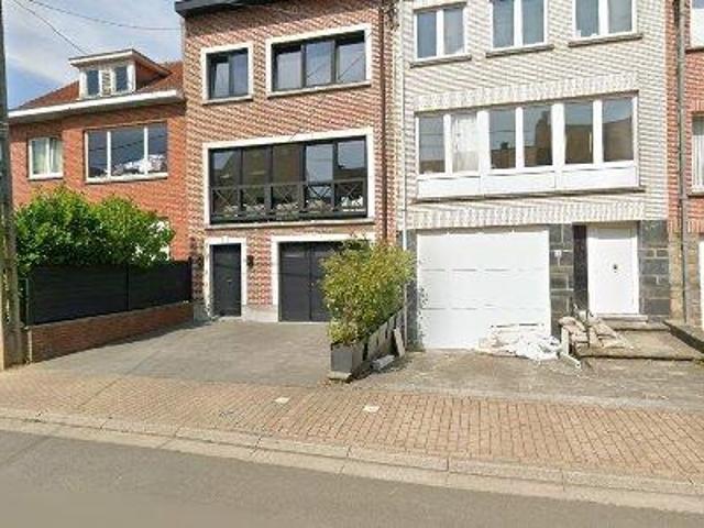 200 m2 apartment for rent in Terhulpen