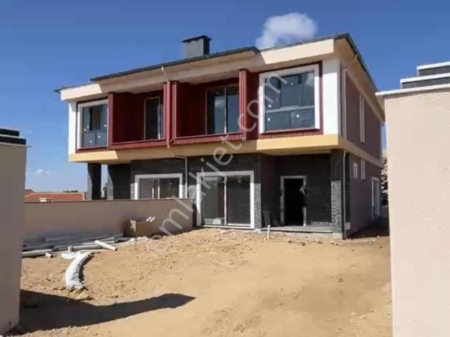 200 M² Sıfır 4+1 Geniş Bahçe Şehir Manzarası Kiralık Lüks Villa