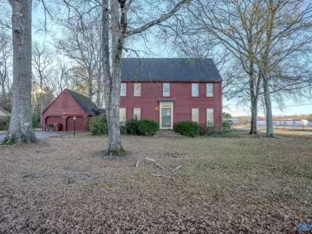 200 MONTGOMERY DR, MOULTON, AL 35650
