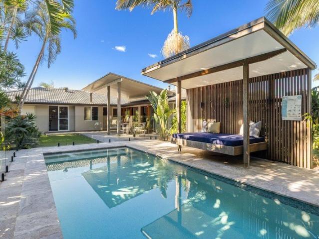 200 Metres to Tallow Beach, Beachside Living At Its Best