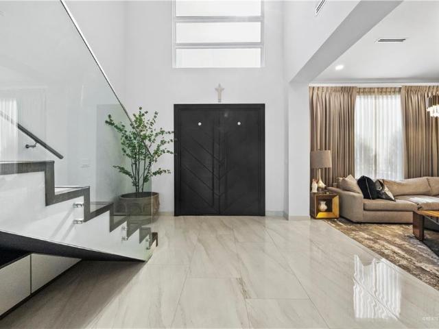 200 S Grovewood Avenue