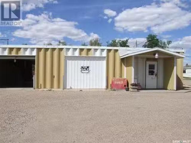 200 Railway Avenue, Fox Valley, SK, S0N 0V0 commercial for s.