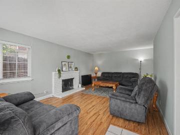 200 Riverside Pl