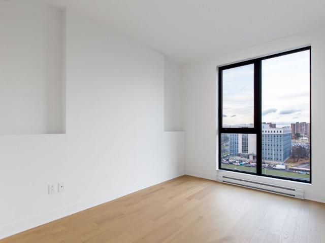 200 Rue Marie Charles Le Moyne, Longueuil Le Vieux Longueuil, QC J4K