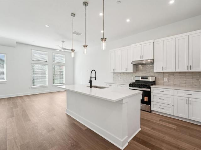 200 W 56th St # 8104