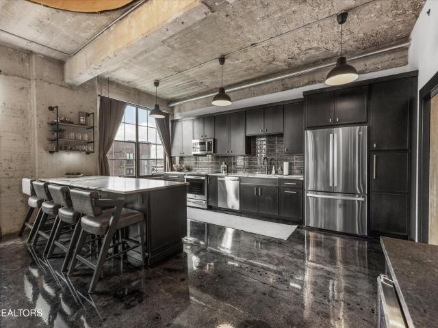 200 W Jackson Ave 607