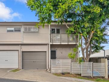 200m to Wilston Village + Rare Solar & Battery System