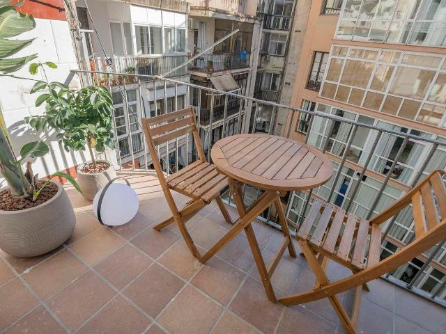 200m² 4 Bedroom Home in Eixample, Barcelona Amsterdam Apartments for Rent