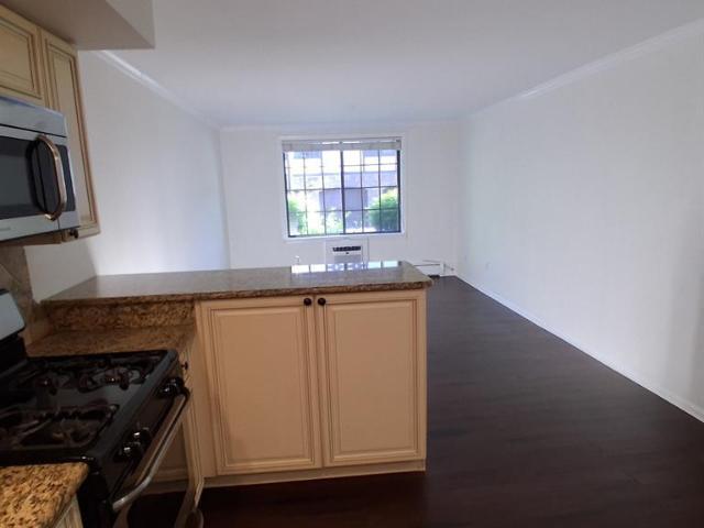 2014 Hawthorne Lane