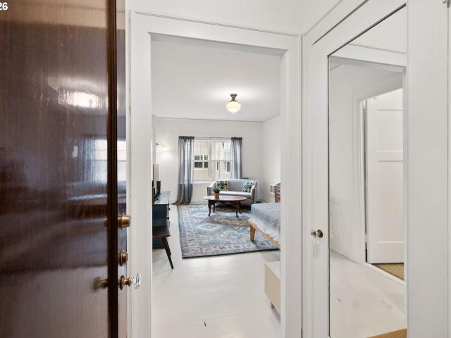 2015 nw flanders st # 513