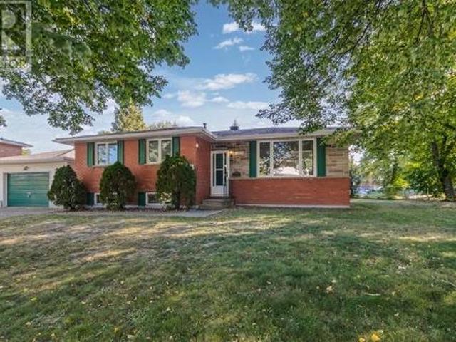 2015 Elderwood Drive, Sudbury, ON, P3B 2A7 house for sale | Listing ID 2130 | Royal LePage
