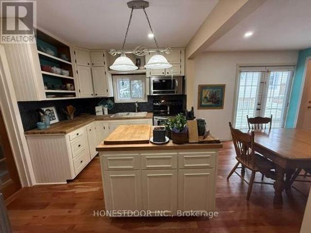 2015 Ridge Road W, Oro Medonte, ON, L0L 2L0 house for sale | Listing ID S13060 | Royal LePage