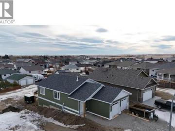 Nanton, Alberta - Office room, Parking