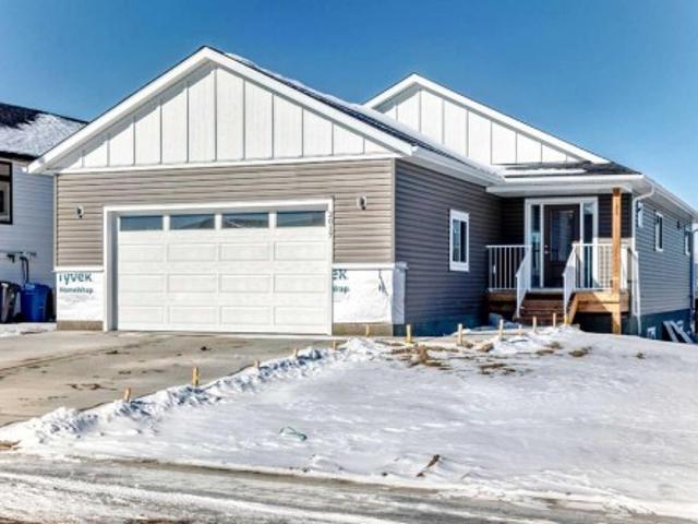 2017 30 Avenue, Nanton, AB, T0L 1R0 house for sale | Listing ID A2292 | Royal LePage
