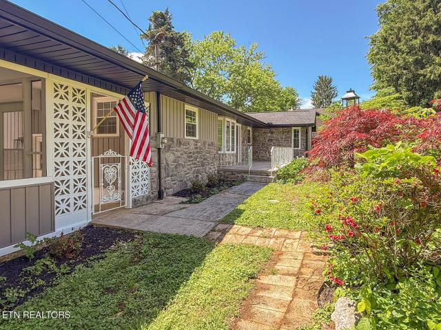 2010 Martha Berry Dr, Knoxville, TN 37918 | MLS #1329
