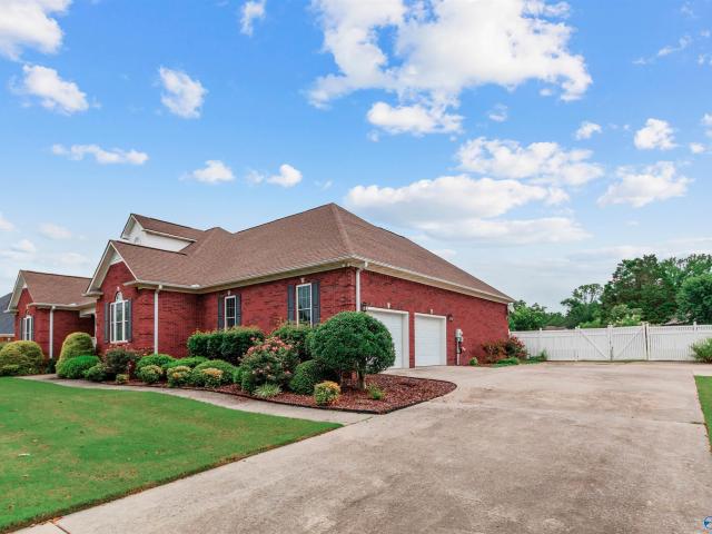 2010 Red Oak Lane NE