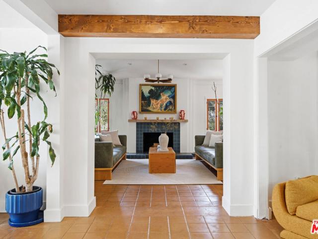 2011 Mar Vista Avenue