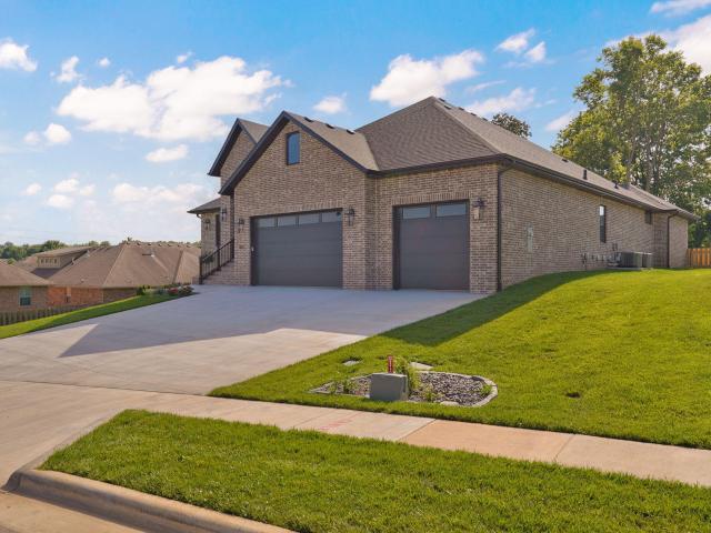 2011 N Silver Charm Avenue