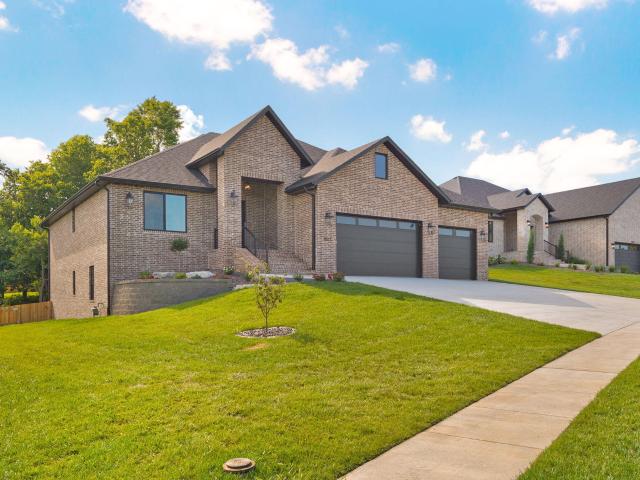 2011 N Silver Charm Avenue