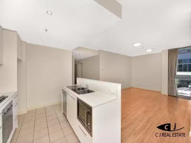 201/2 Rider Boulevard, RHODES Apartment for rent Listed by Ev.