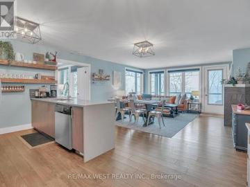 201 1 Tree Tops Lane, Huntsville, ON, P1H 1A9 townhouse for sale | Listing ID X13446 | Royal LePage