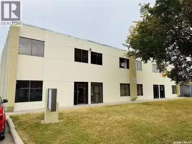 201 2225 Hanselman Court, Saskatoon, SK, S7L 6A8 commercial.