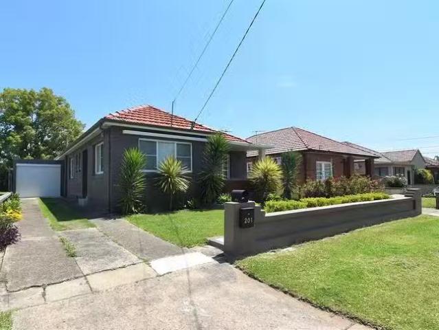 201 Gloucester Road, Beverly Hills, NSW 2209