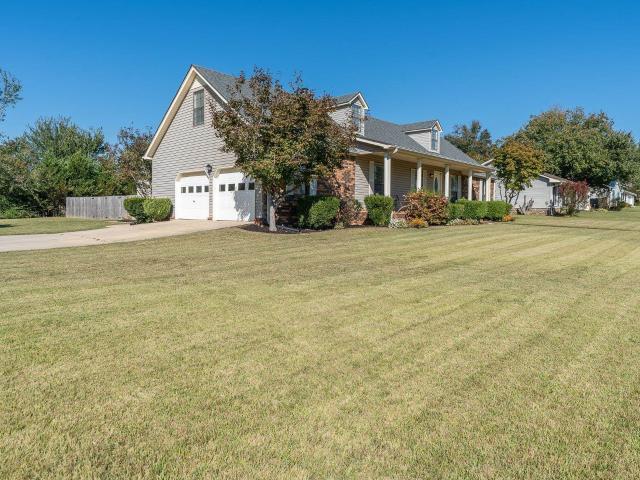 201 Hawksberry Ln