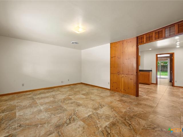201 Hillcrest Dr, Luling, TX 78648 | MLS #582195