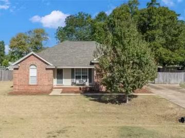 Autauga County, Alabama, USA - Garden, Fireplace