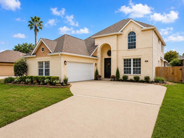 201 Lago Vista Street