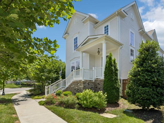 201 Moray Ct