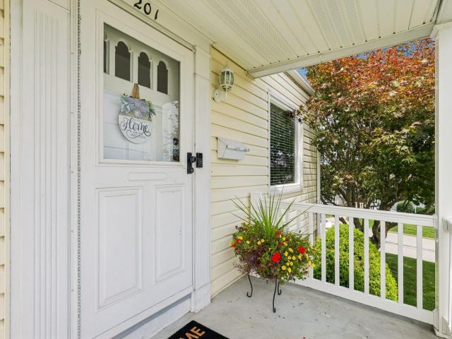 201 S 6th Street