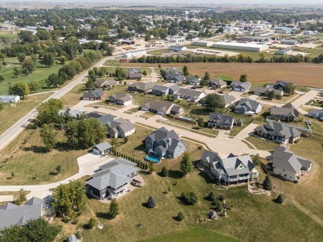 201 Sand Trap Cir, Tipton, IA