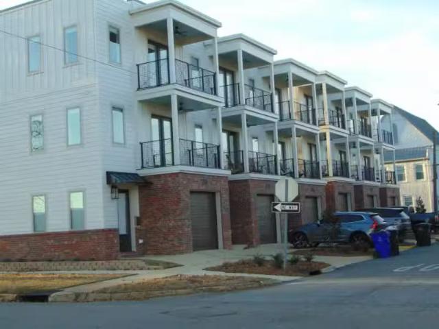 201 POPLAR, FLORENCE, AL 35630