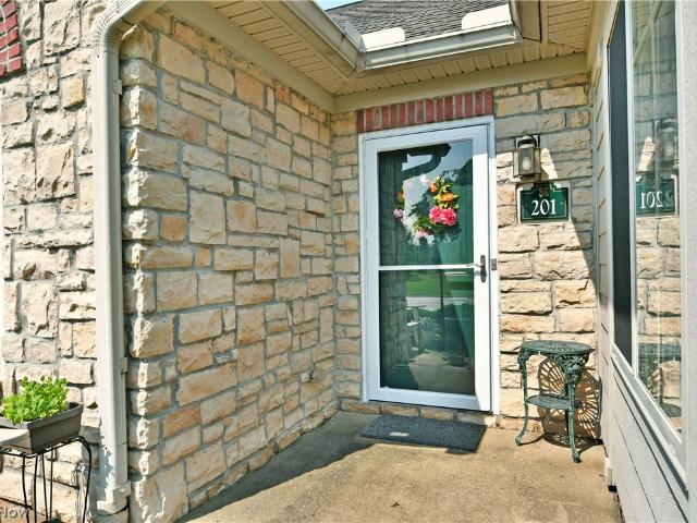 201 River Glen Drive NE