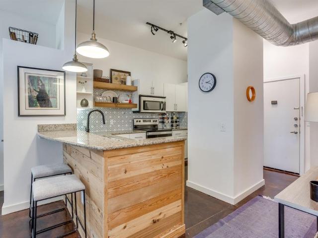 201 W Lancaster Avenue # 320